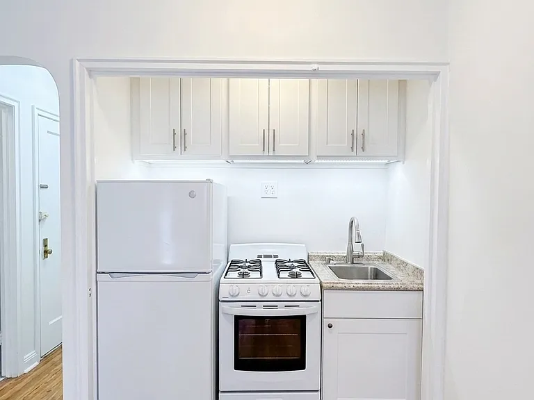 328 W 83rd St #4F — Photo 2