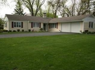 194 River Dr, Trout Valley, IL 60013