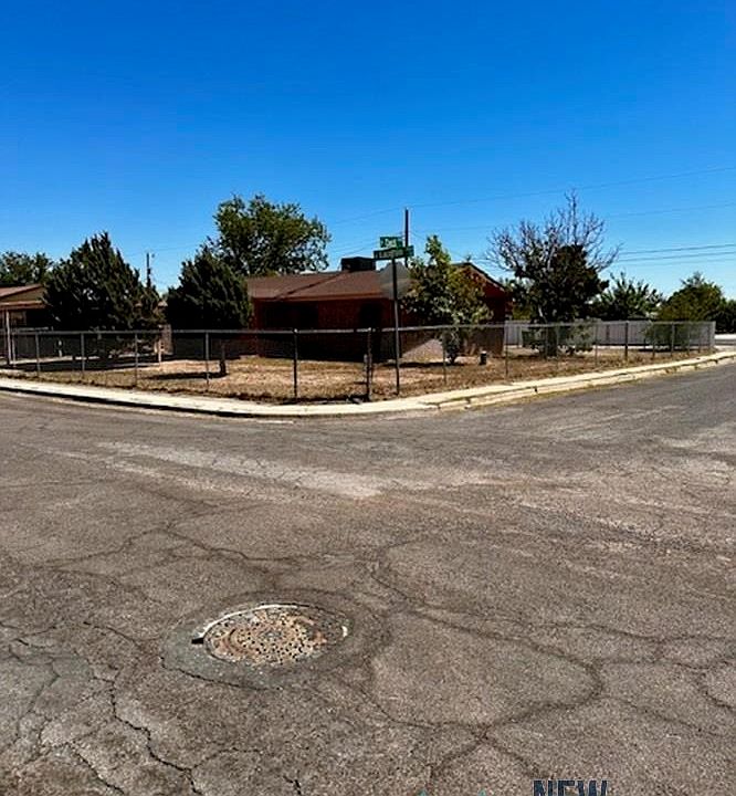 1st image of 1021 W Laughlin Dr