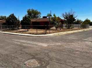 1021 W Laughlin Dr, Hobbs, NM 88240