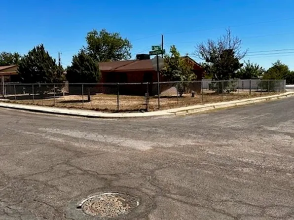 1021 W Laughlin Dr, Hobbs, NM 88240