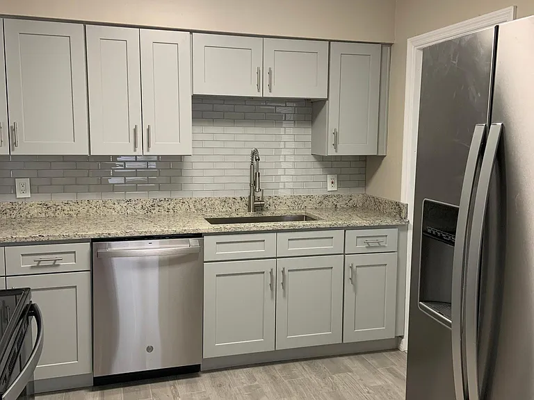 214 N Gomez Ave — Photo 2