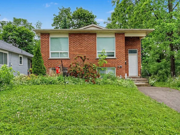 63 Gunn St, Barrie, ON L4M 2H4