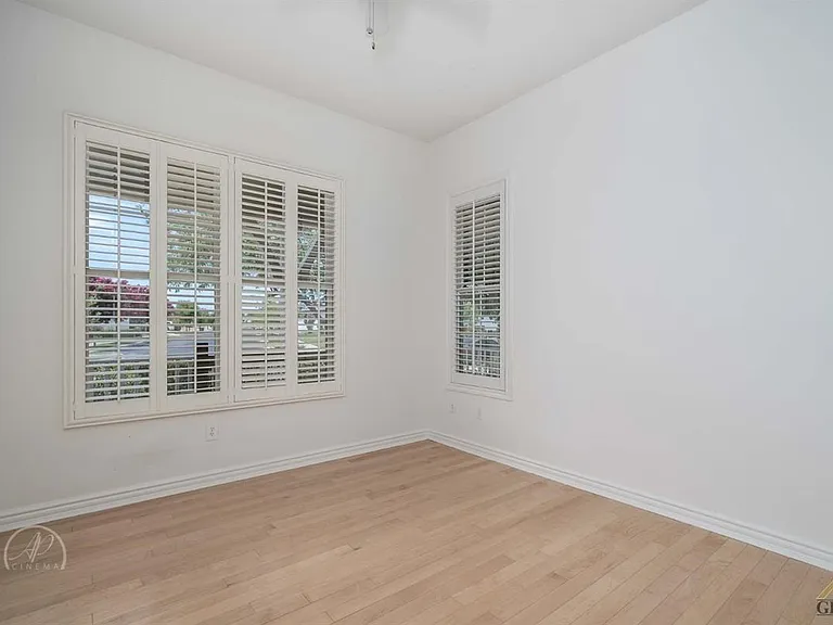 2722 Oakley St — Photo 22