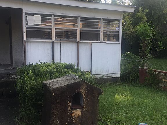 2nd image of 4011 3rd St