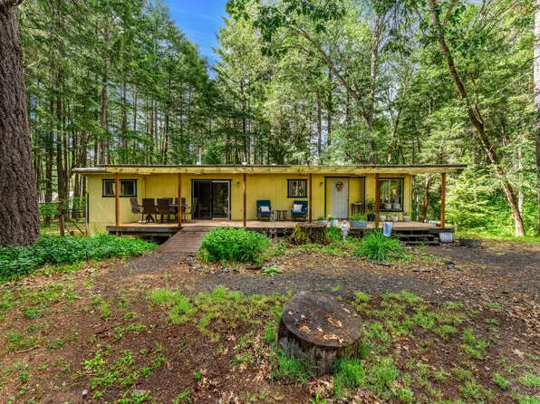 350 Bonnie Ln, Grants Pass, OR 97527