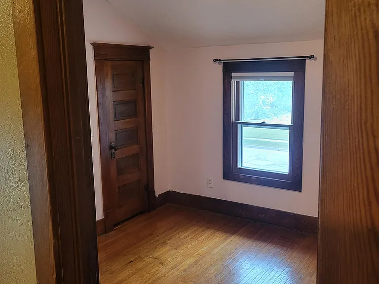 205 W State St — Photo 8