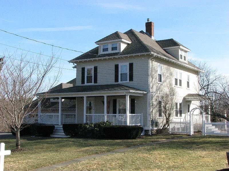 1st image of 52 Old Main St