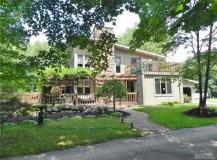 8830 Perry Lake Rd, Clarkston, MI 48348