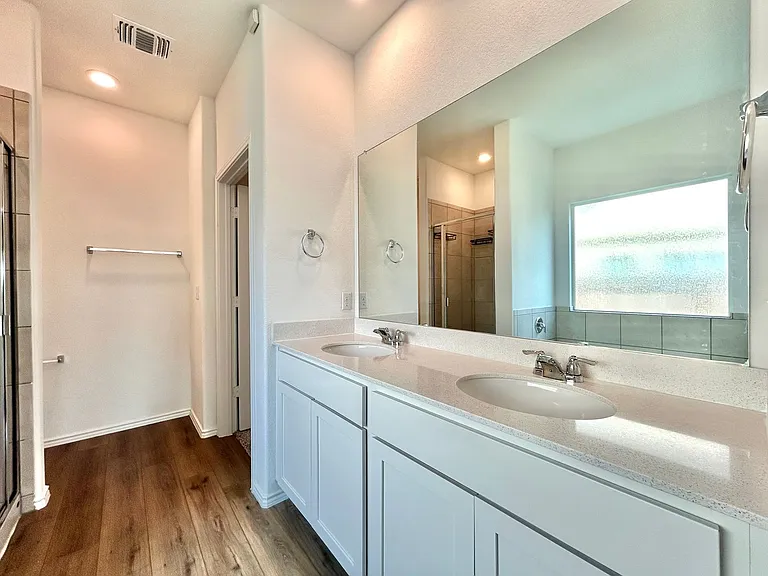 10412 Premier Park St — Photo 11