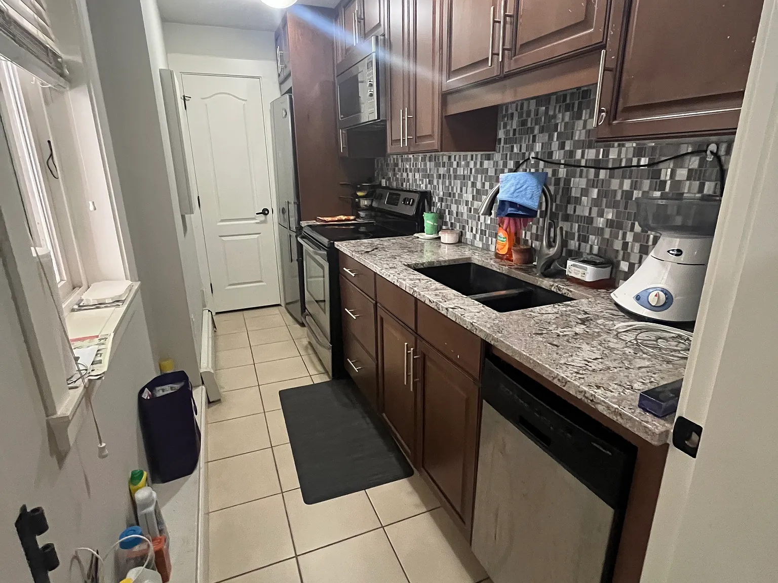 2 Bed 1 Bath Basement Suite - Clayton Heights — Photo 4