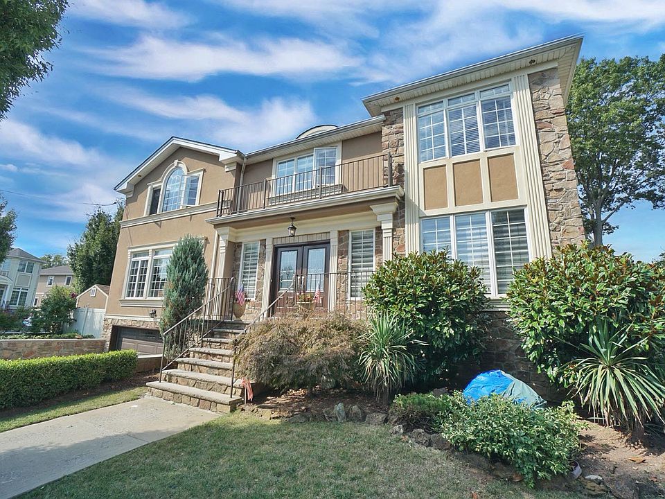 1st image of 1 Saint Edward Ln