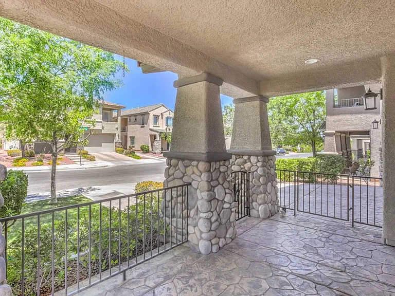10517 Howling Coyote Ave — Photo 9