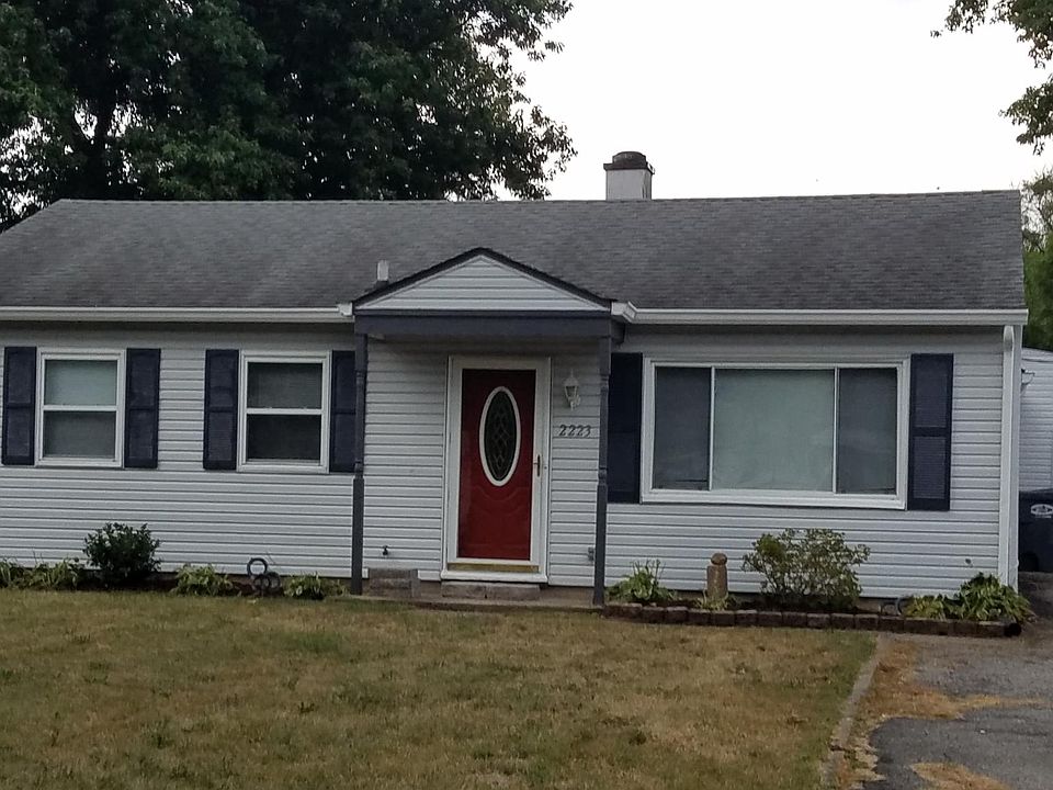 1st image of 2223 E 74th St