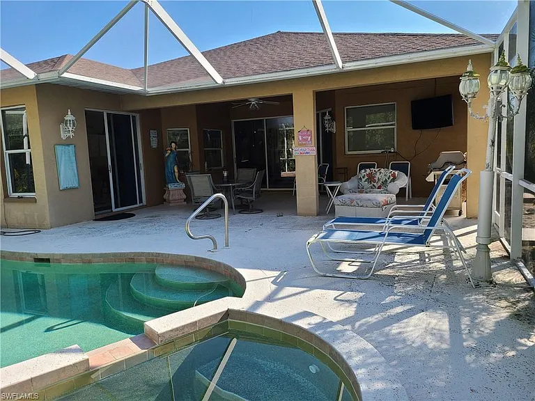 745 Crossfield Cir — Photo 13