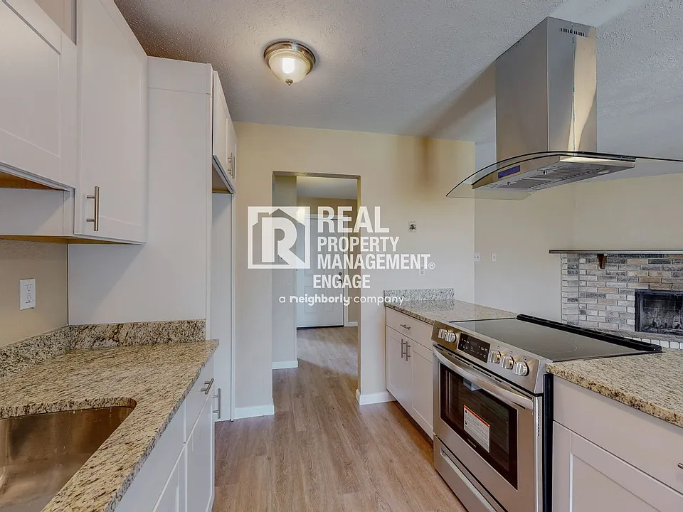 5568 Ragan Dr