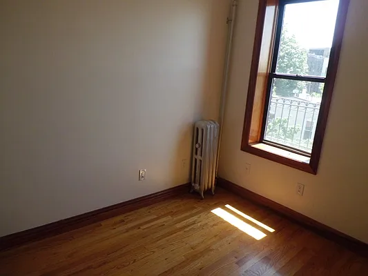 Rented by Maximus Realty Group | media 19