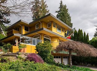 2635 Rosebery Ave, West Vancouver, BC V7V 3A3