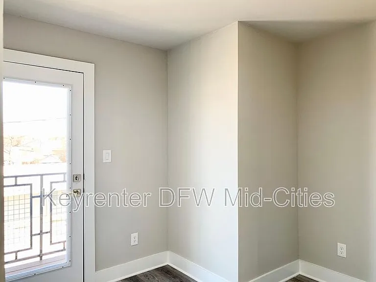 1427 Pearson St — Photo 17