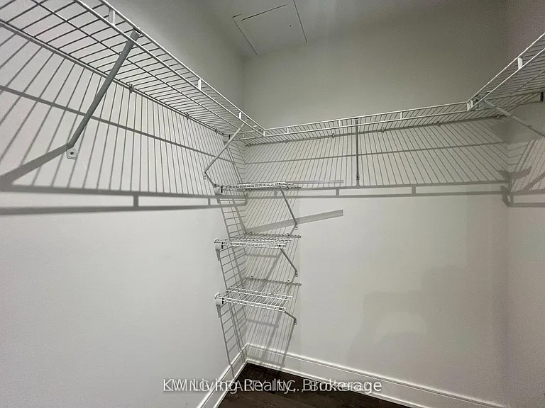 525 Adelaide St W #809 — Photo 11
