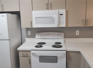 862 NE 209th St APT 206, Miami, FL 33179