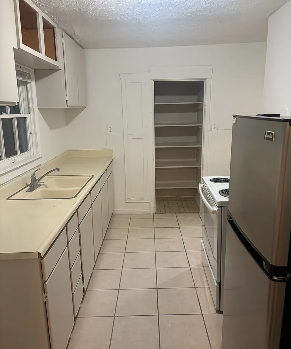 2 bed, 1000 sqft, $1,250 — Photo 3