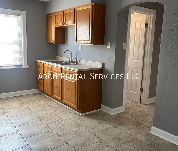 5944 E Victoria Ave — Photo 1