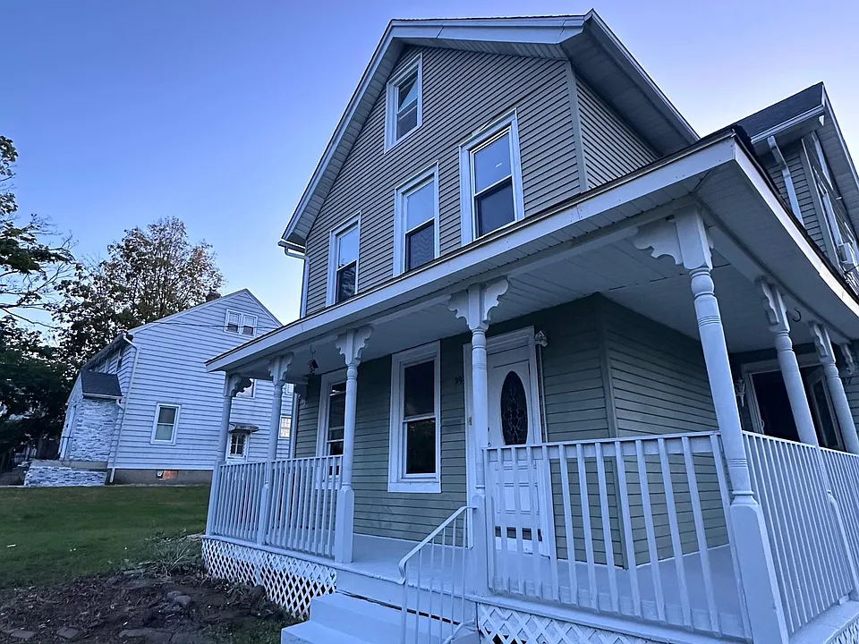 27 Lewis St