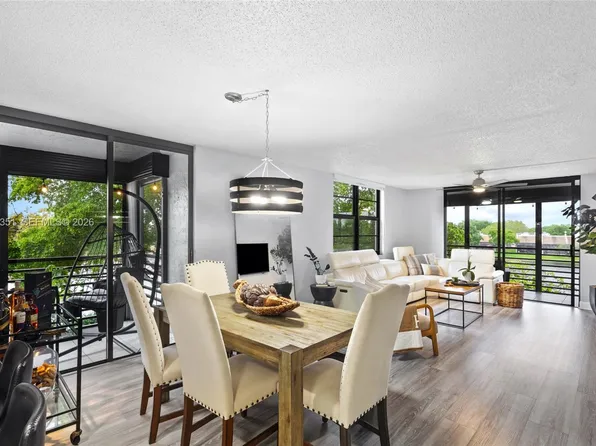 1101 Colony Point Cir APT 301, Pembroke Pines, FL 33026