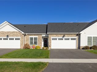 84 Autumn Leaf Trl, Webster, NY 14580