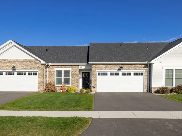 84 Autumn Leaf Trl, Webster, NY 14580