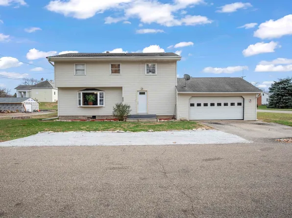 400 N Oregon St, Spring Bay, IL 61611