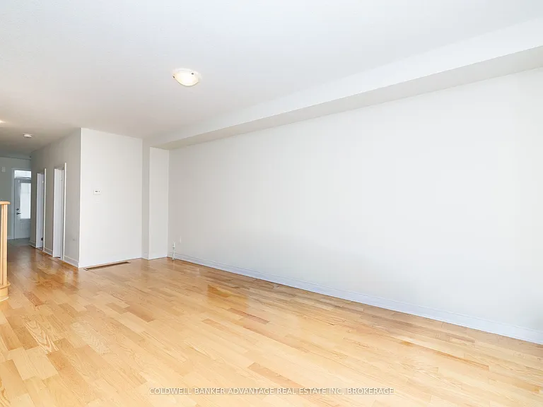 55 Rowlock St — Photo 24
