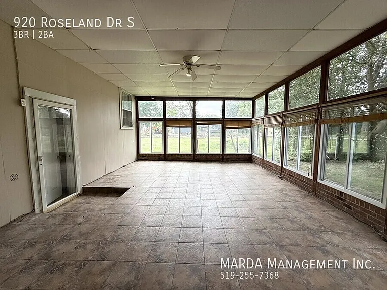 920 Roseland Dr S — Photo 36