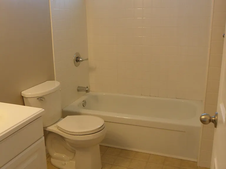 5526 Humbert Rd — Photo 13