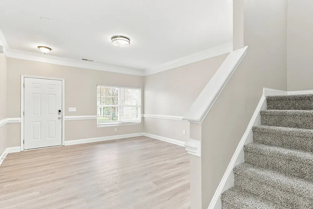 3 bed, 2.5 bath, 1992 sqft, $2,105 — Photo 4