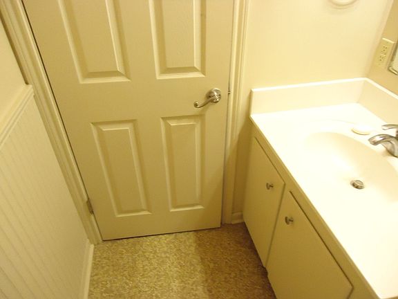 5th image of 120 N Morgan Ave APT 6