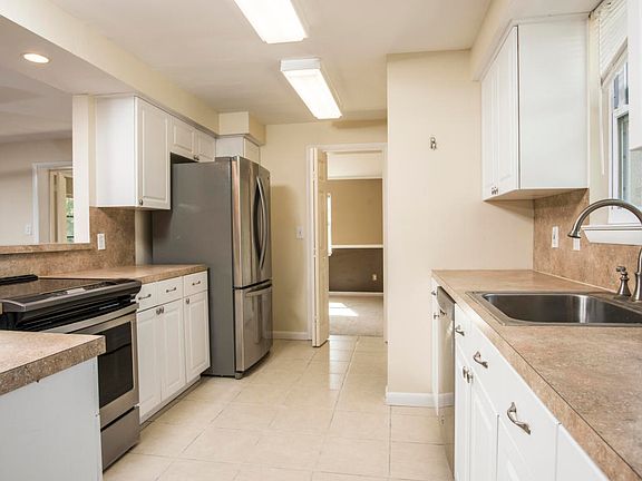 4th image of 838 Viscaya Blvd