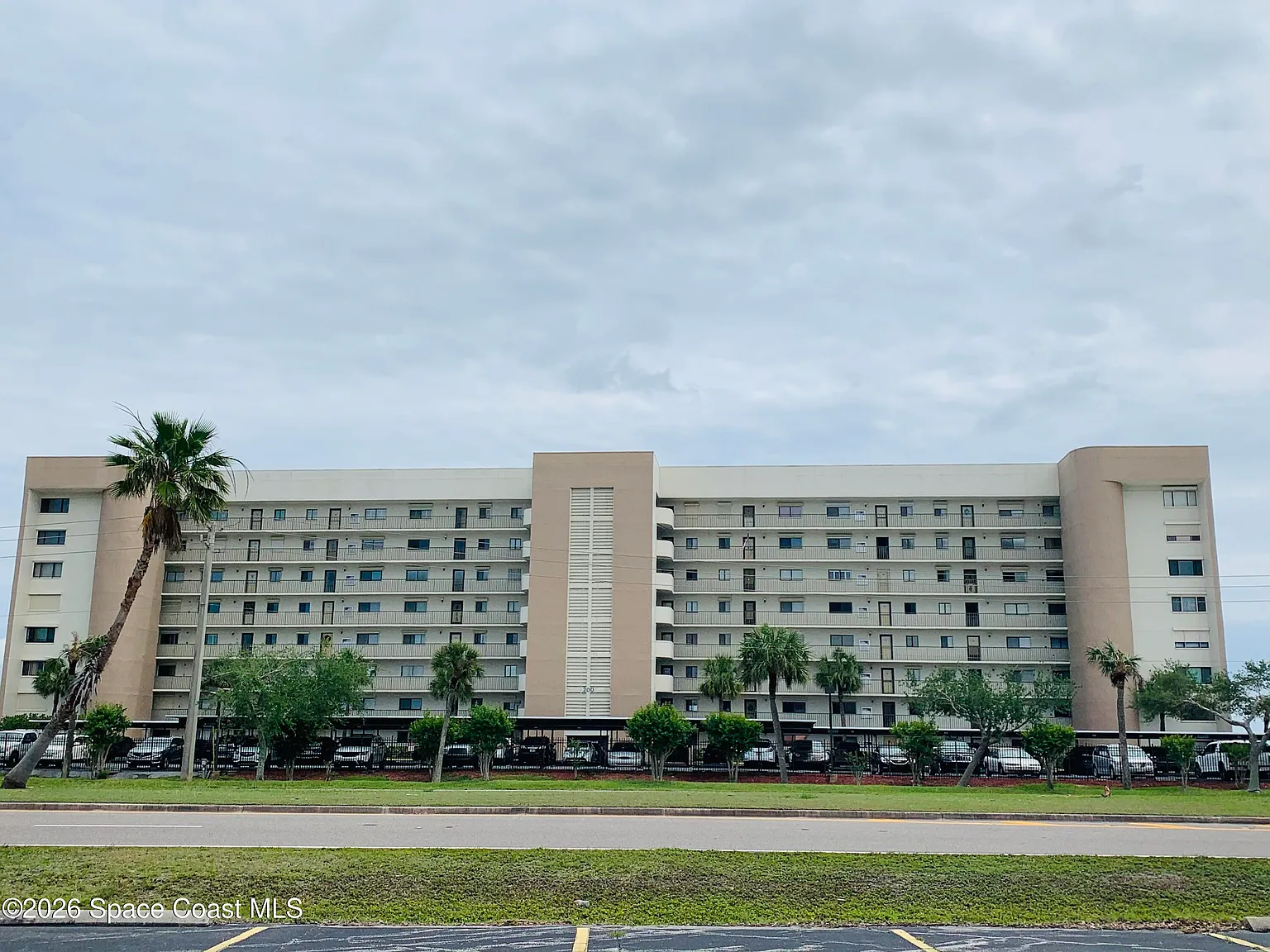 2 bed, 2.0 bath, 1307 sqft, $2,400 — Photo 1