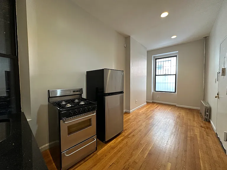 346 W 36th St #1C — Photo 7
