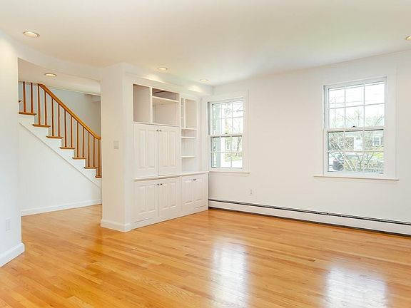 4th image of 158 South St