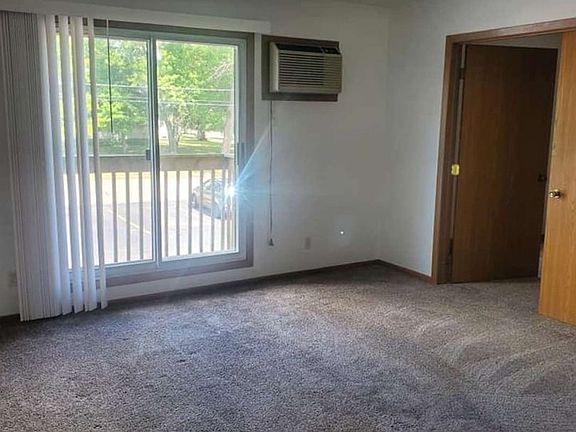 5th image of 911 W 3rd St #329
