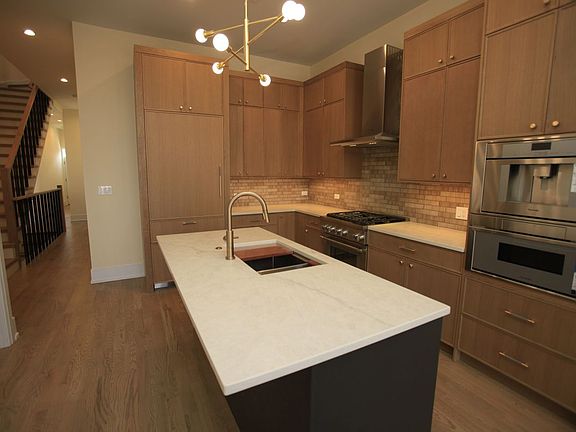 3rd image of 1029 N Winchester Ave #3