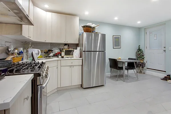 Rented by The Agency | media 2