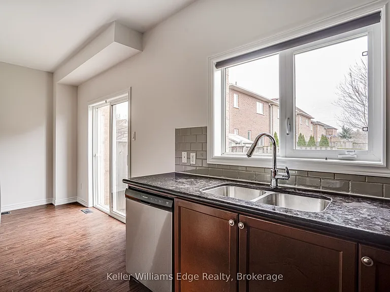 93 Glendarling Cres — Photo 21