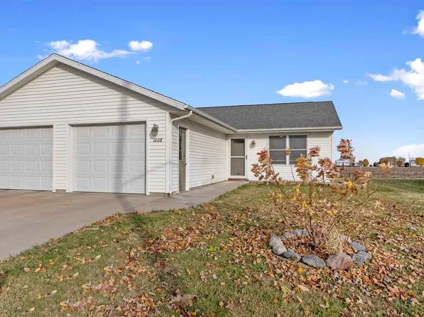 1608 Highland Ave, Washington, IA 52353