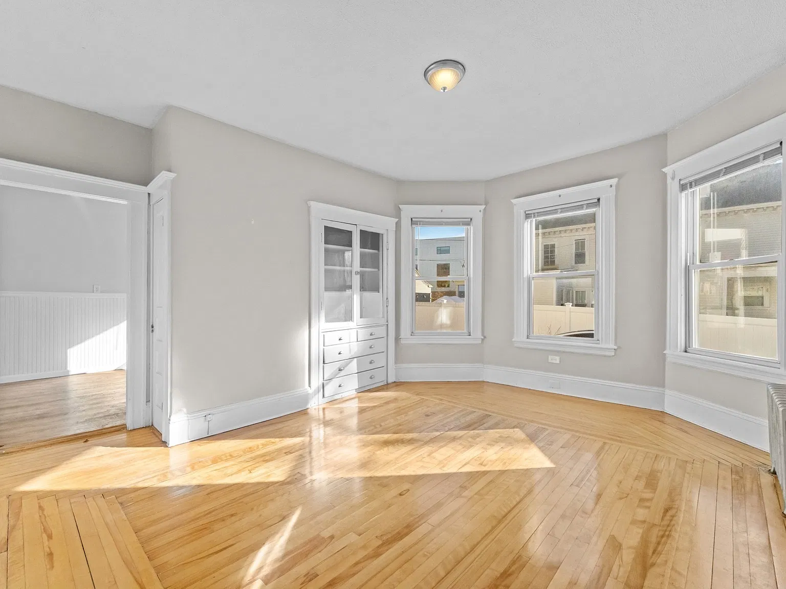 4 bed, 1.0 bath, 1160 sqft, $2,800 — Photo 1