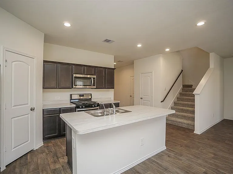 5210 Becker Hills Ln — Photo 9