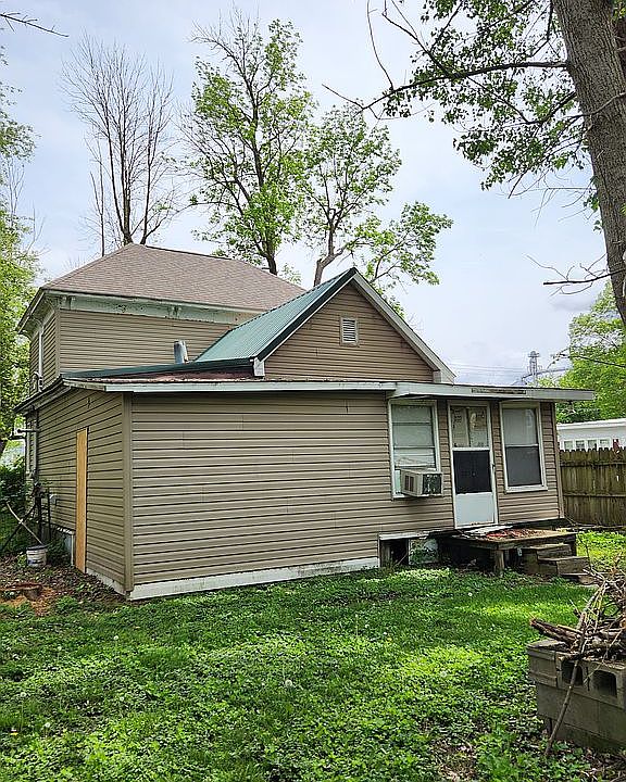 202 N 4th St, Wolcott, IN 47995 Zillow
