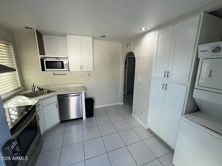 4112 W Hearn Rd — Photo 5